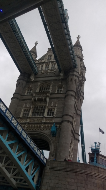 Tower Bridge (360x640)