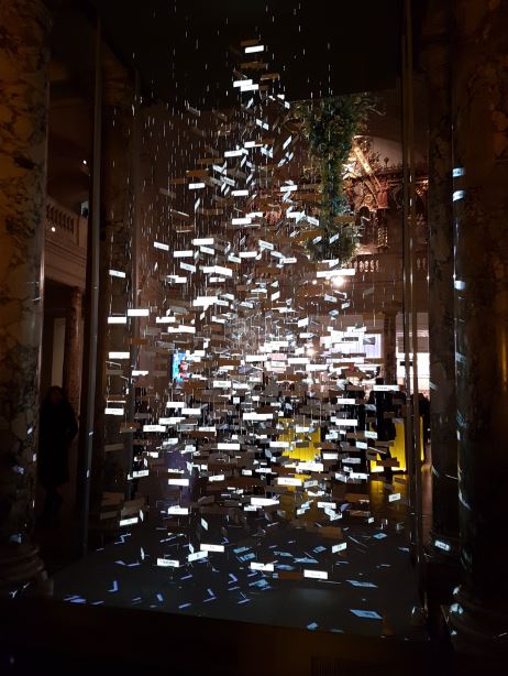 V+A Singing Xmas Tree